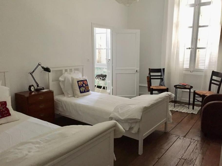 Beautifully Renovated Rooms On Place New York อองกูแลม ภายนอก รูปภาพ