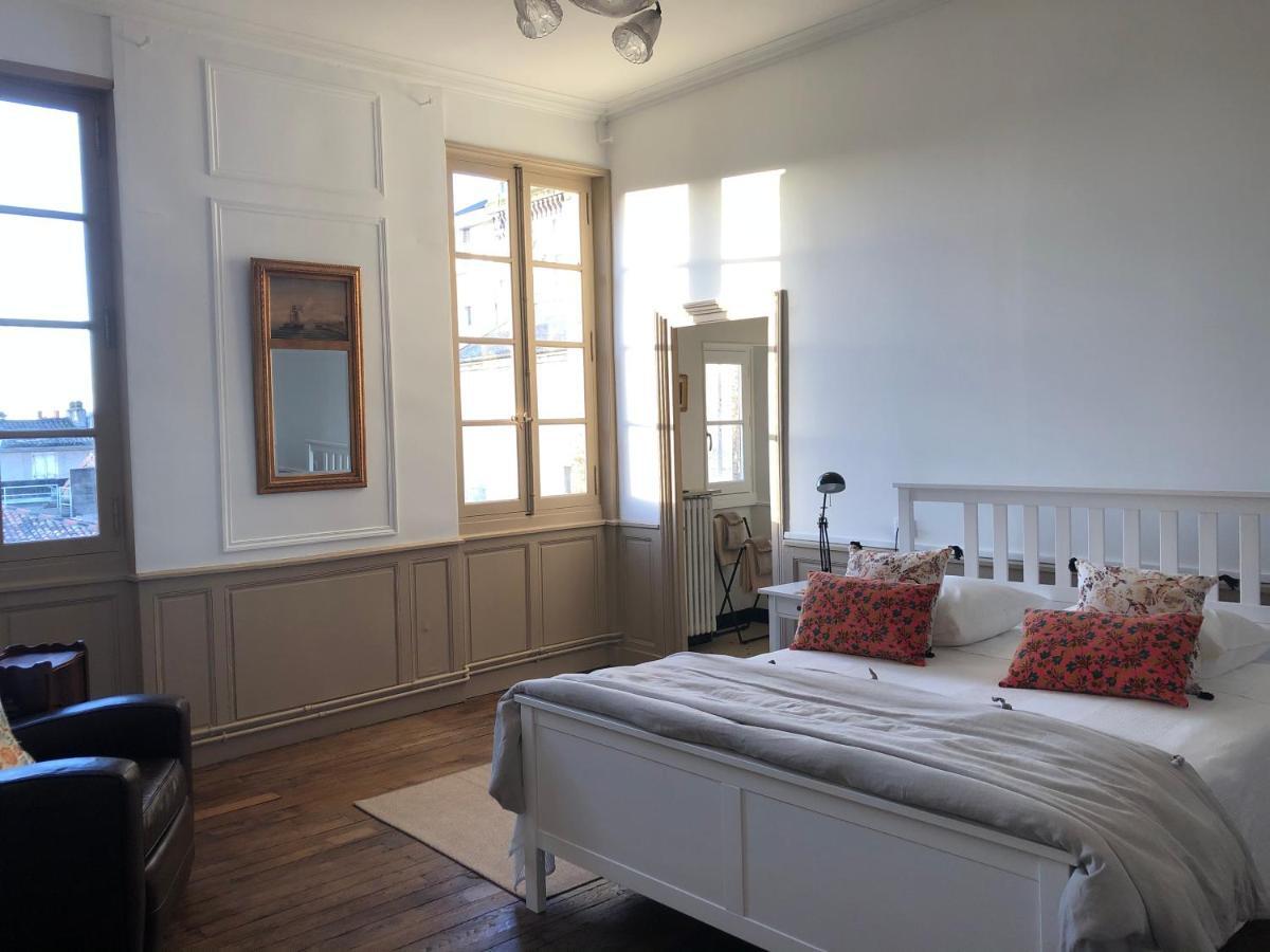 Beautifully Renovated Rooms On Place New York อองกูแลม ภายนอก รูปภาพ